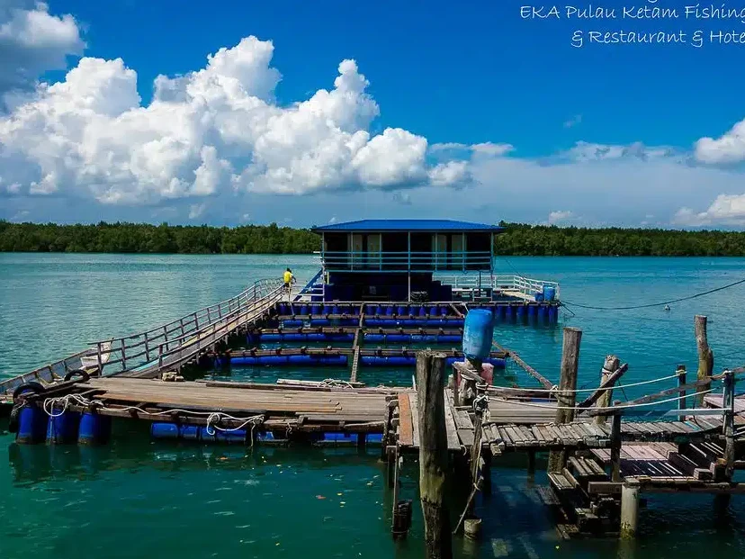 eka pulau ketam fishing home and restaurant